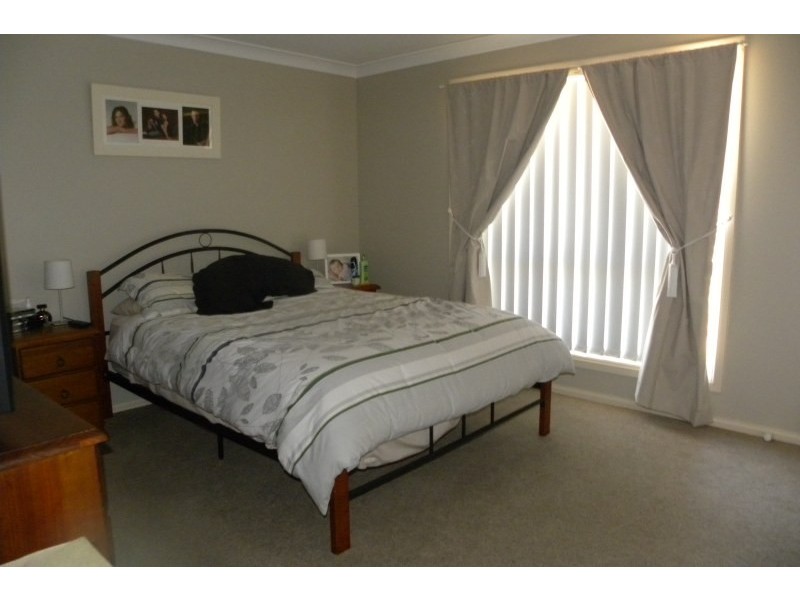 11 Petticoat Lane, Young NSW 2594
