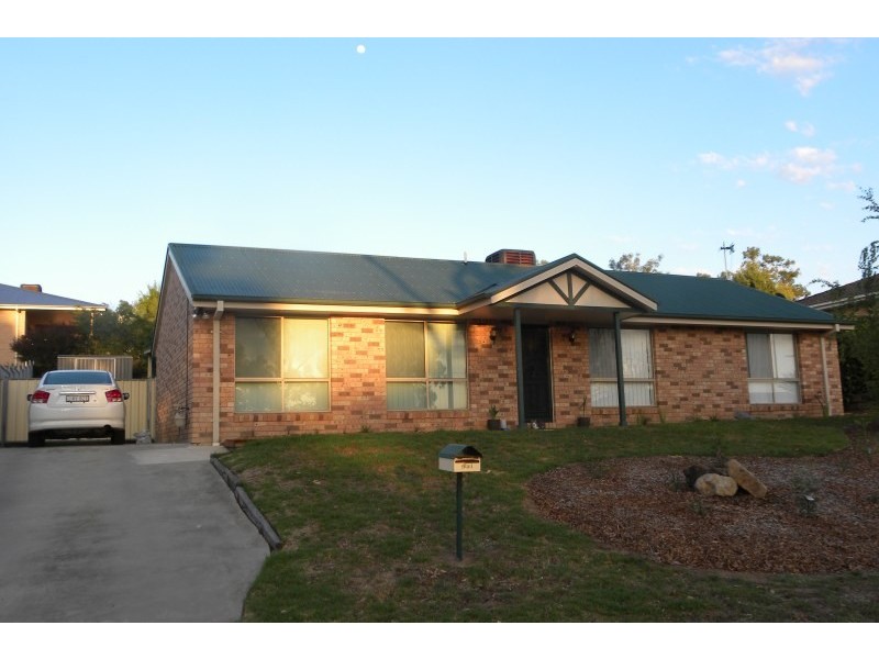 11 Petticoat Lane, Young NSW 2594