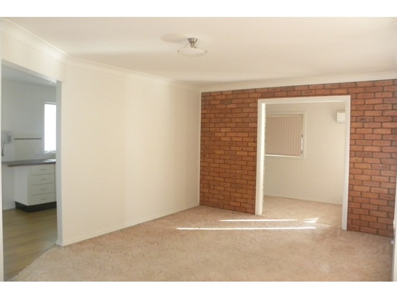 18 Hargreaves Crescent, Young NSW 2594