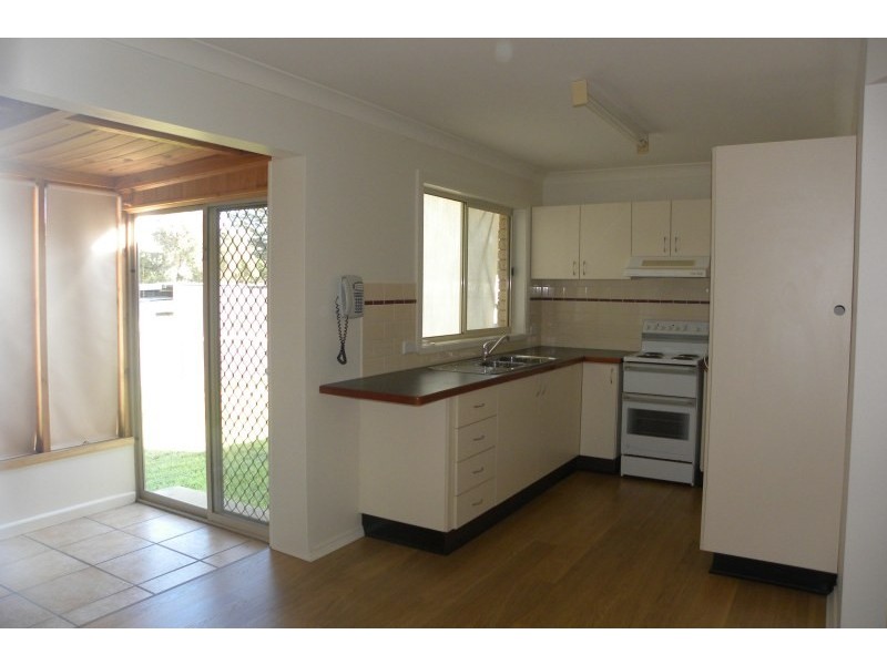 18 Hargreaves Crescent, Young NSW 2594