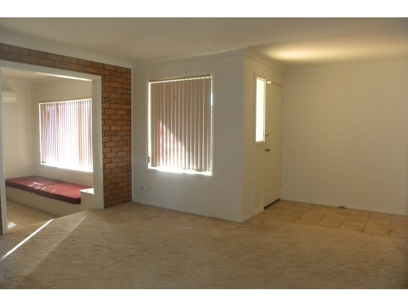 18 Hargreaves Crescent, Young NSW 2594