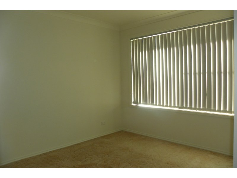 18 Hargreaves Crescent, Young NSW 2594