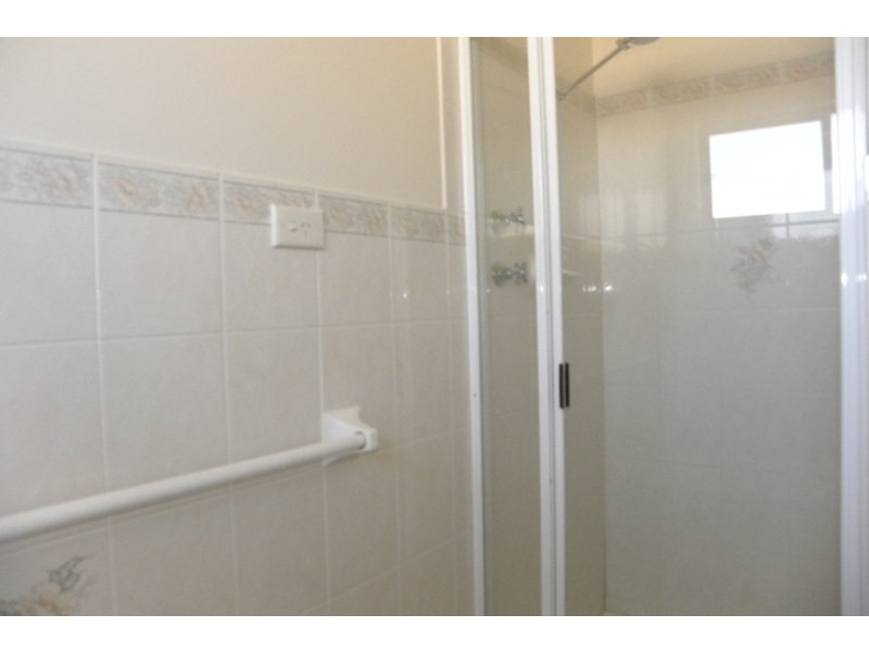 18 Hargreaves Crescent, Young NSW 2594