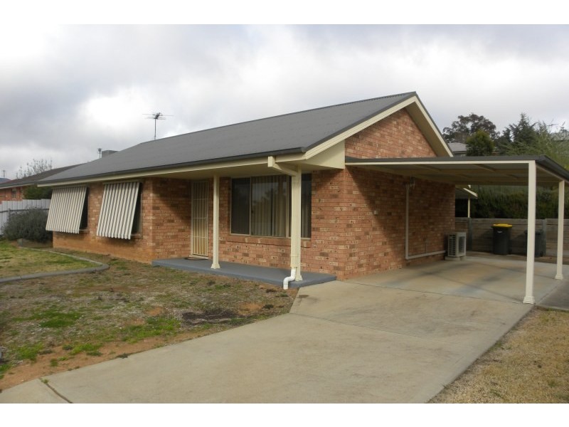 3 Petticoat Lane, Young NSW 2594
