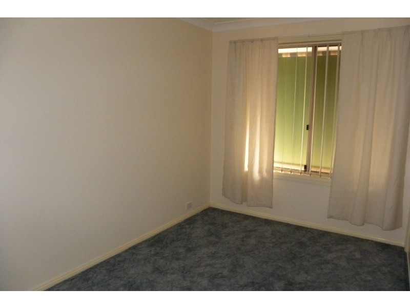 3 Petticoat Lane, Young NSW 2594