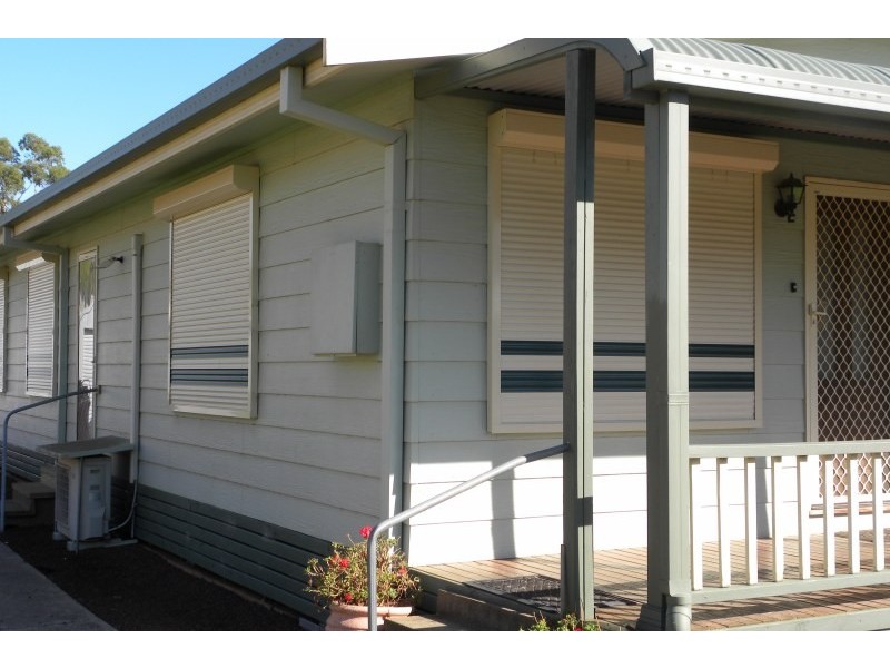 43 Binalong Street, Young NSW 2594