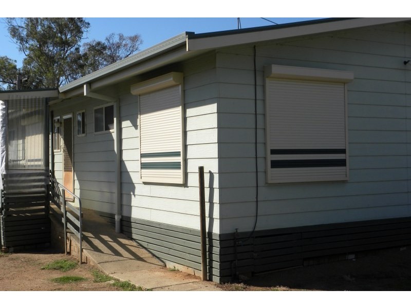 43 Binalong Street, Young NSW 2594