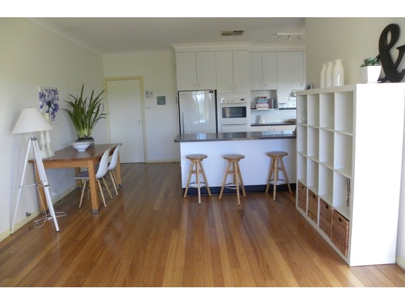 16 Mathew Street, Young NSW 2594
