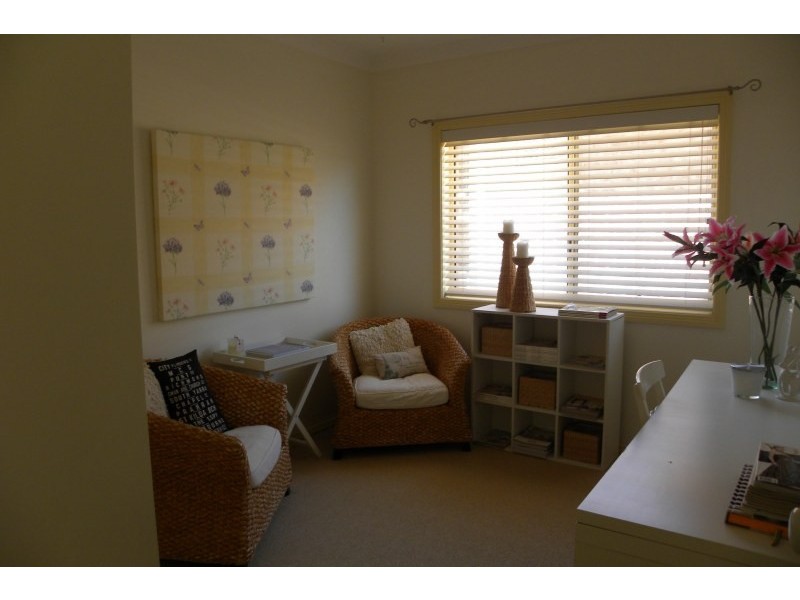 16 Mathew Street, Young NSW 2594