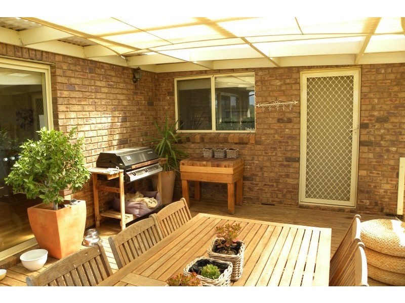 16 Mathew Street, Young NSW 2594
