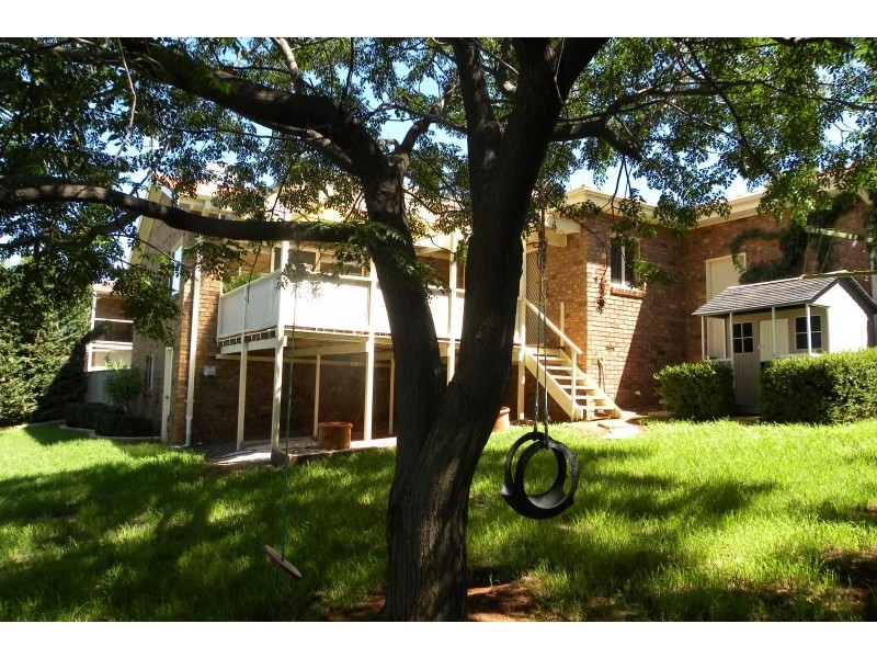 16 Mathew Street, Young NSW 2594