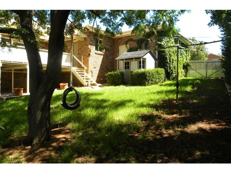 16 Mathew Street, Young NSW 2594