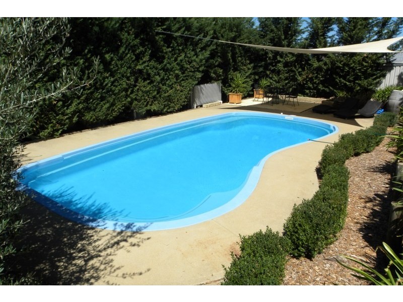 16 Mathew Street, Young NSW 2594