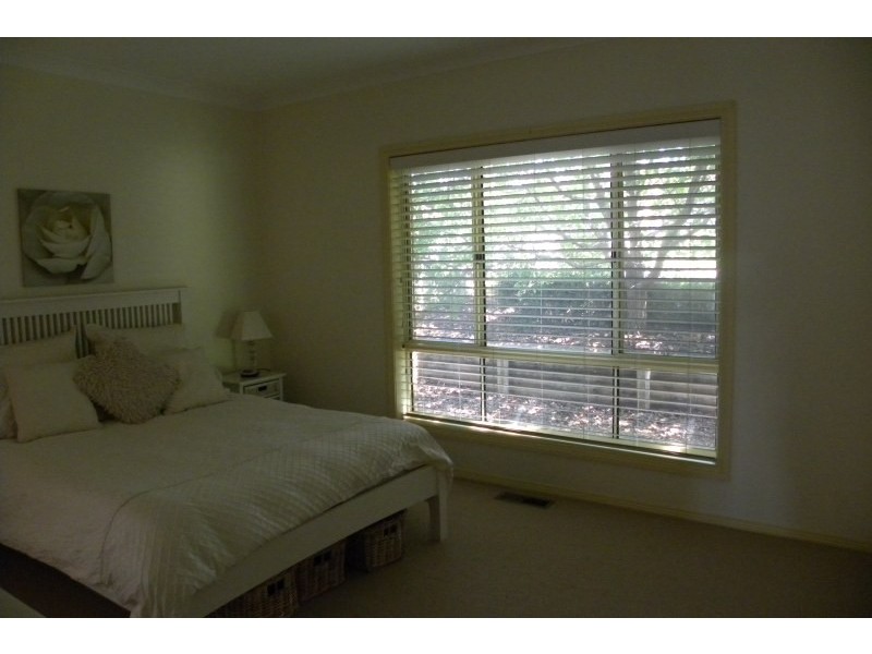 16 Mathew Street, Young NSW 2594