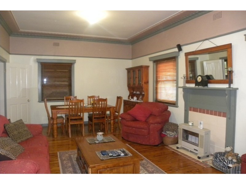 12 Currawong Street, Young NSW 2594