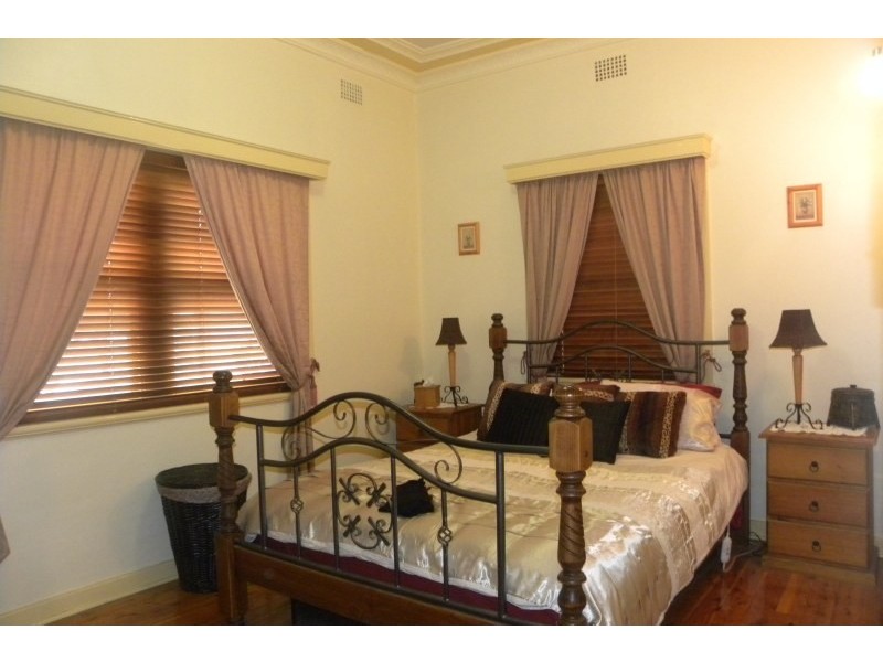 12 Currawong Street, Young NSW 2594