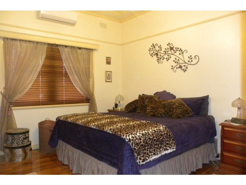 12 Currawong Street, Young NSW 2594