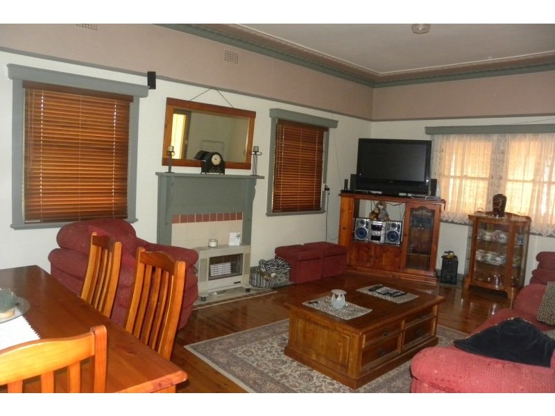 12 Currawong Street, Young NSW 2594