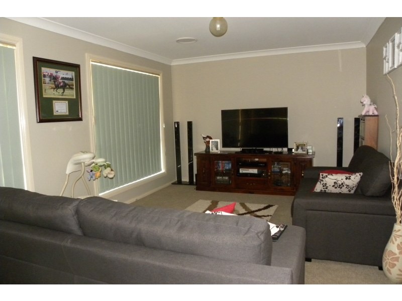 11 Petticoat Lane, Young NSW 2594