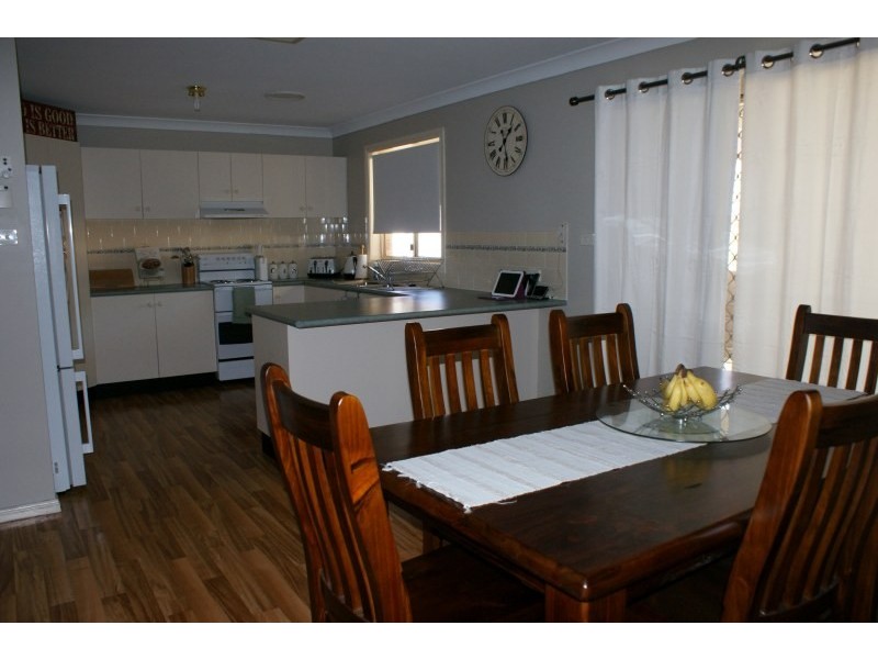 11 Petticoat Lane, Young NSW 2594