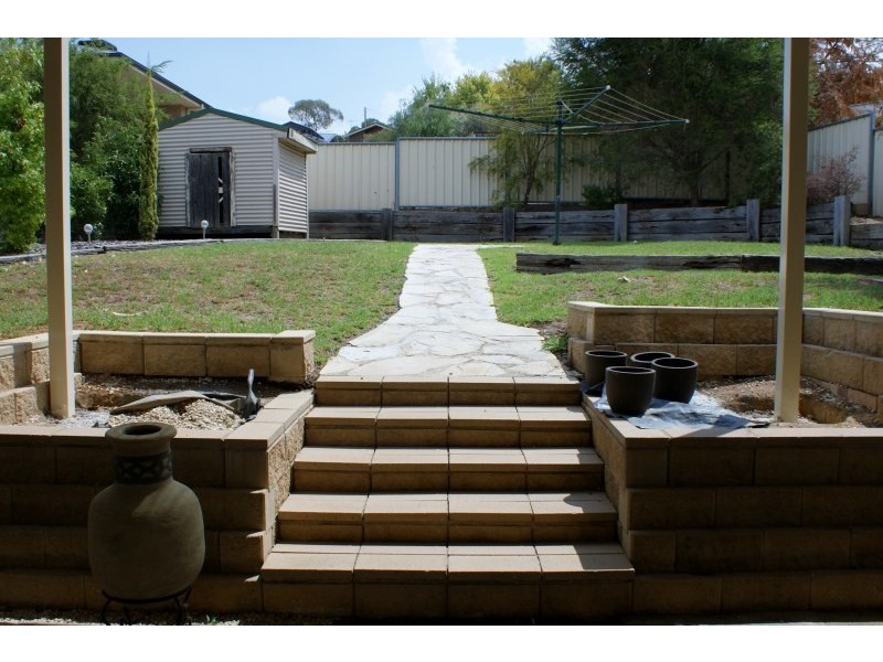 11 Petticoat Lane, Young NSW 2594