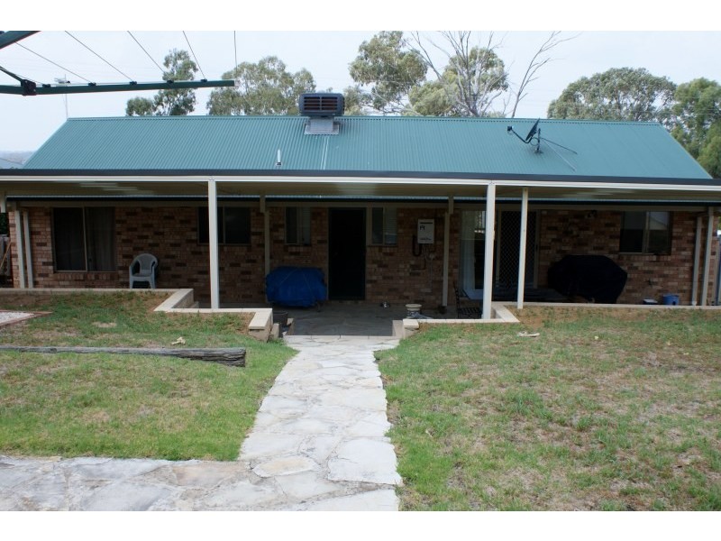 11 Petticoat Lane, Young NSW 2594