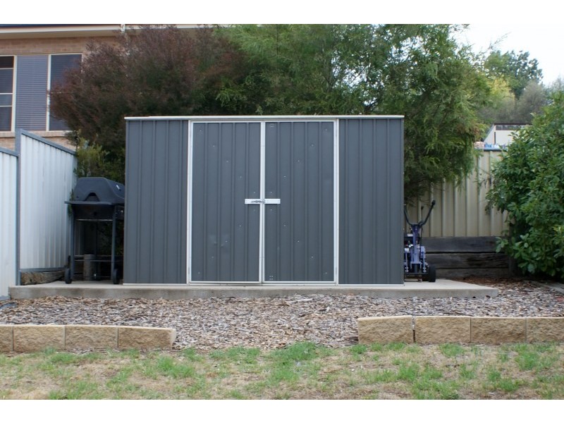 11 Petticoat Lane, Young NSW 2594