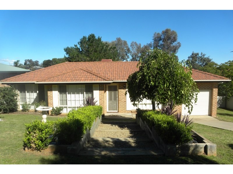 6 Tadros Avenue, Young NSW 2594