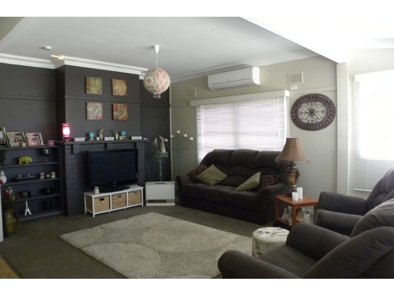 65 Brock Street, Young NSW 2594