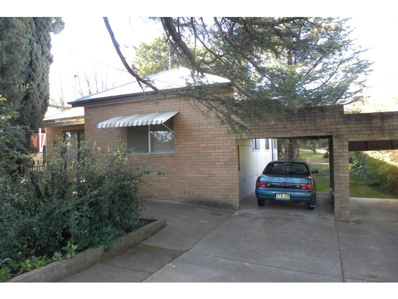 8 Russell Street, Young NSW 2594