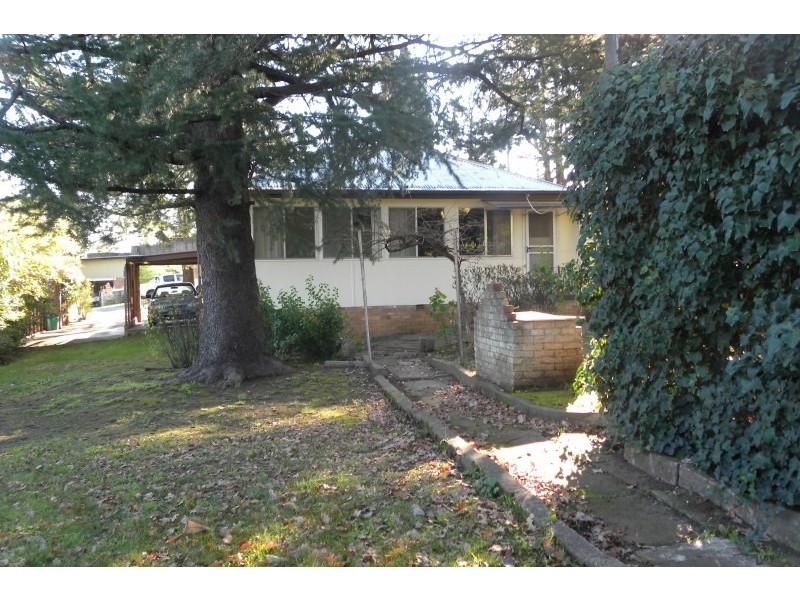 8 Russell Street, Young NSW 2594