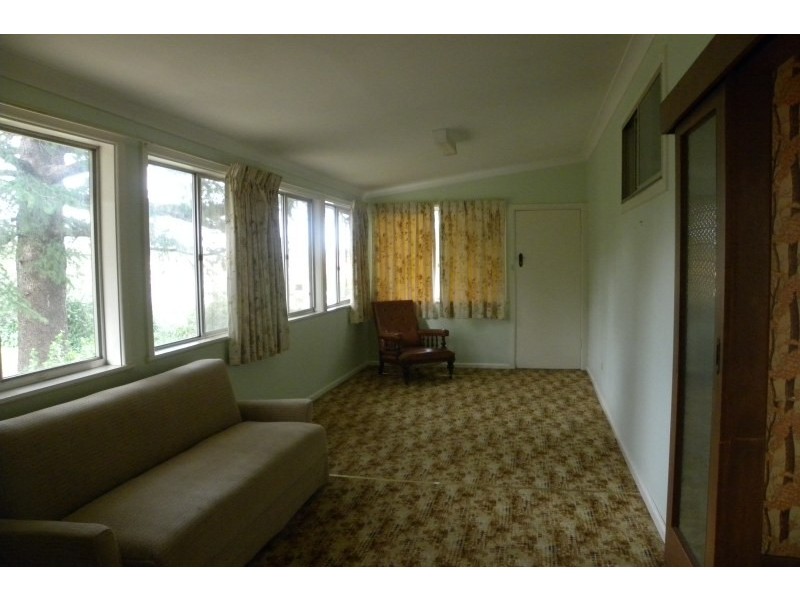 8 Russell Street, Young NSW 2594