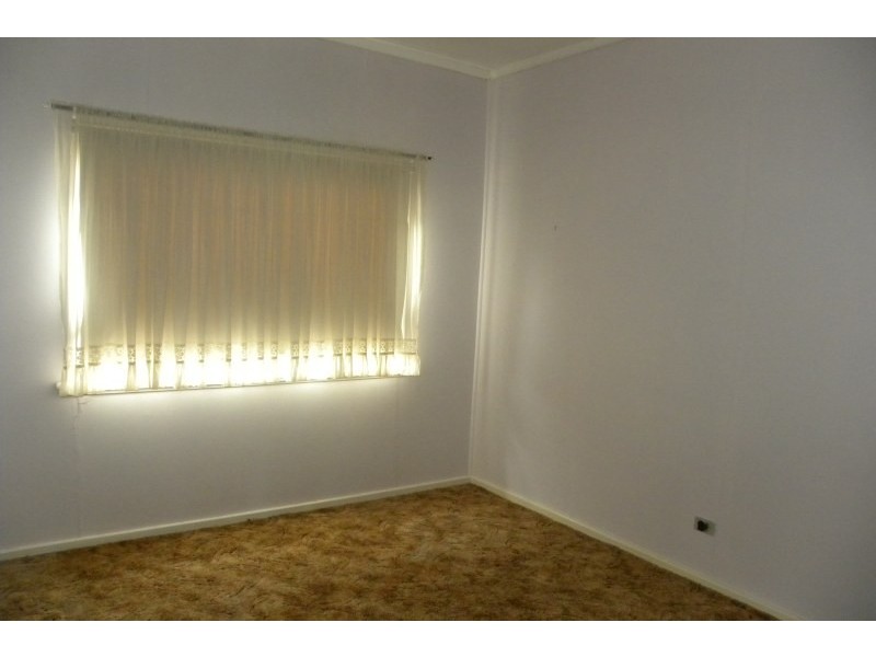 8 Russell Street, Young NSW 2594