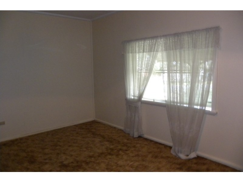 8 Russell Street, Young NSW 2594