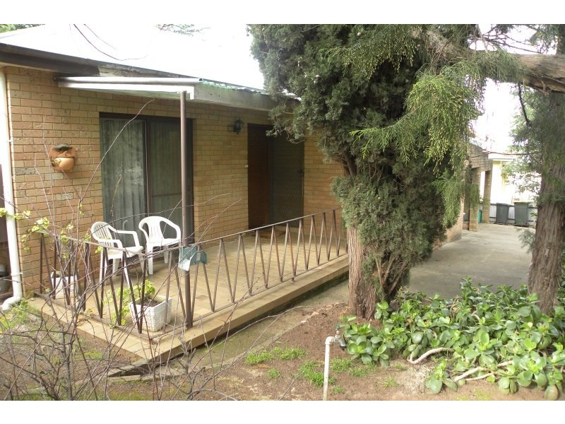 8 Russell Street, Young NSW 2594