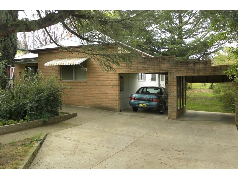 8 Russell Street, Young NSW 2594