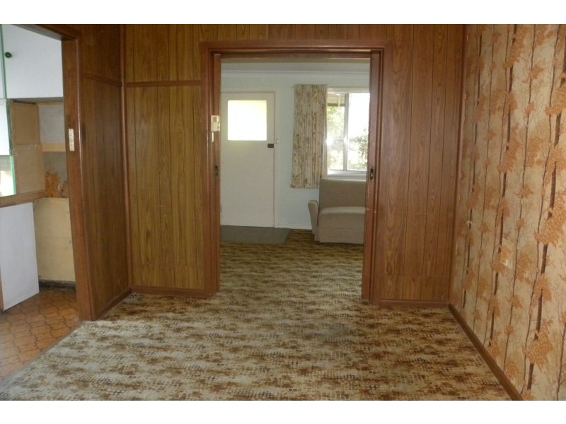 8 Russell Street, Young NSW 2594