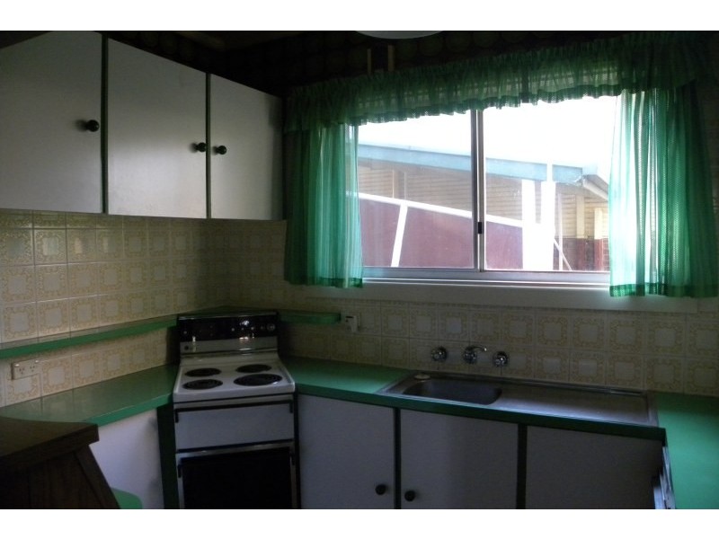 8 Russell Street, Young NSW 2594