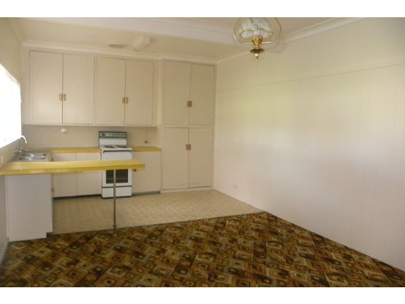 42 Currawong Street, Young NSW 2594