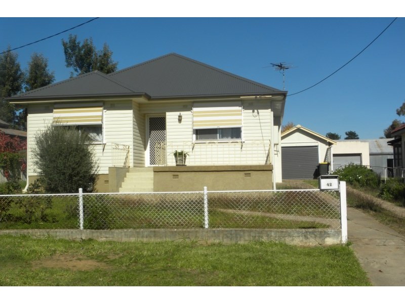 42 Currawong Street, Young NSW 2594