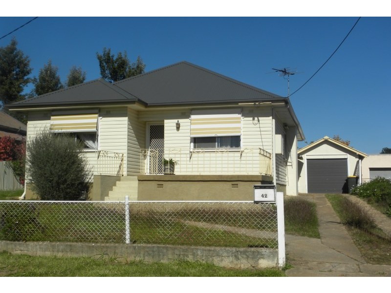 42 Currawong Street, Young NSW 2594