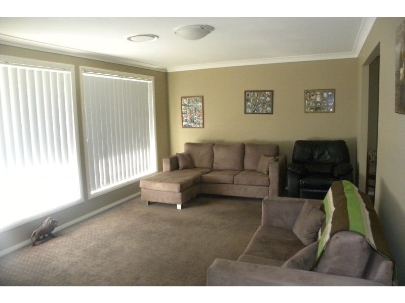 10 Mayoh Place, Young NSW 2594