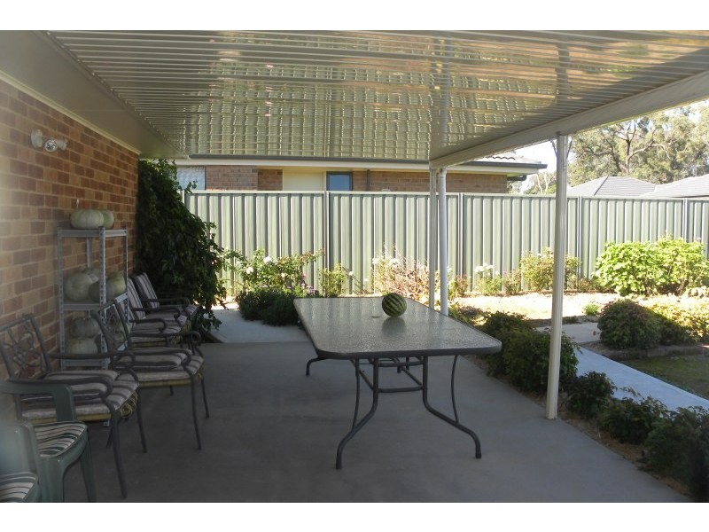 10 Mayoh Place, Young NSW 2594