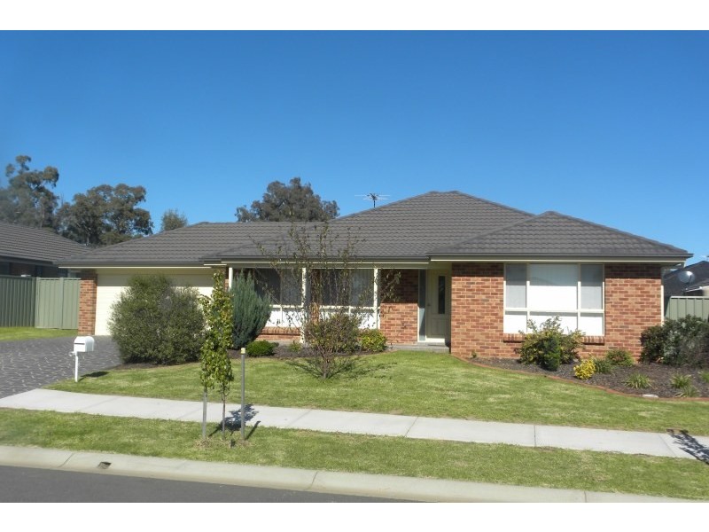 10 Mayoh Place, Young NSW 2594