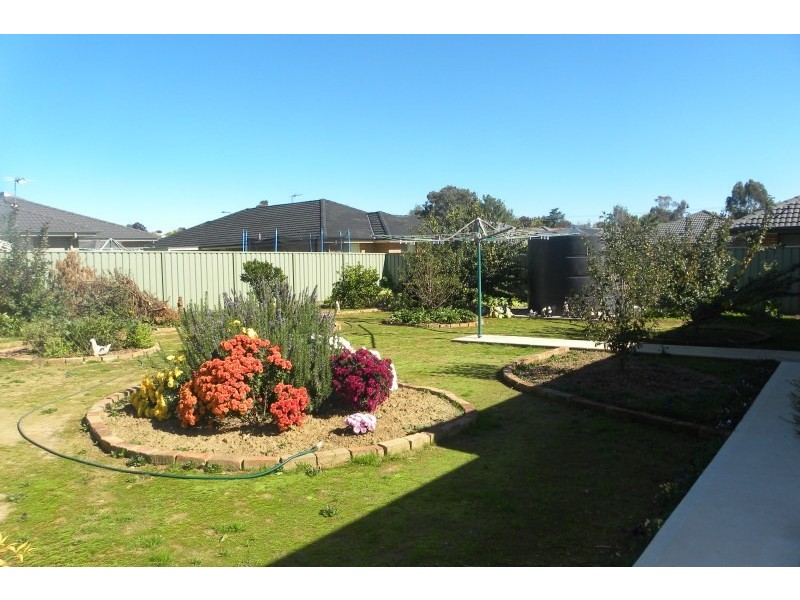 10 Mayoh Place, Young NSW 2594