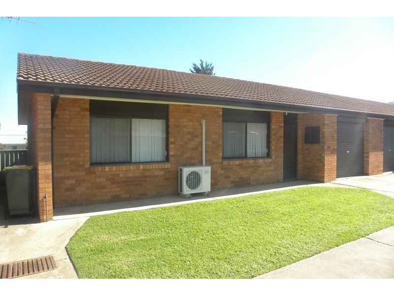 2/63 Nasmyth Street, Young NSW 2594