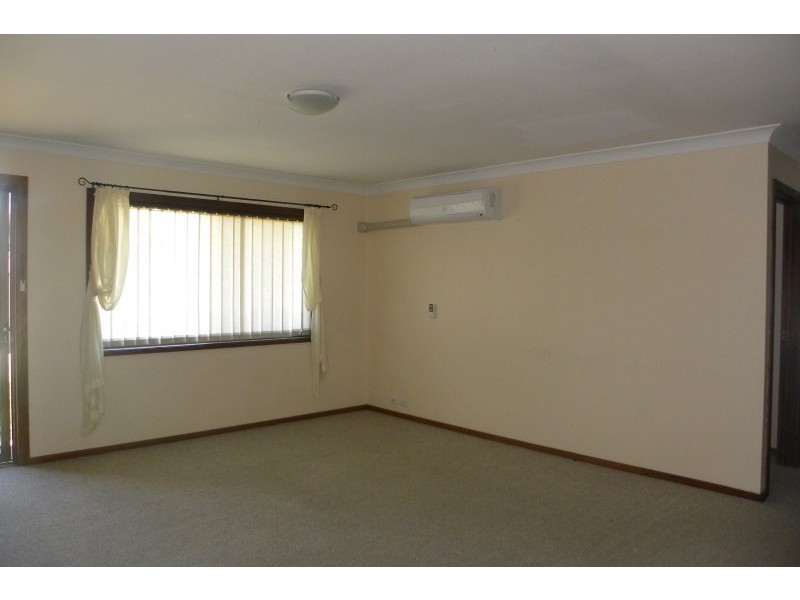 2/63 Nasmyth Street, Young NSW 2594