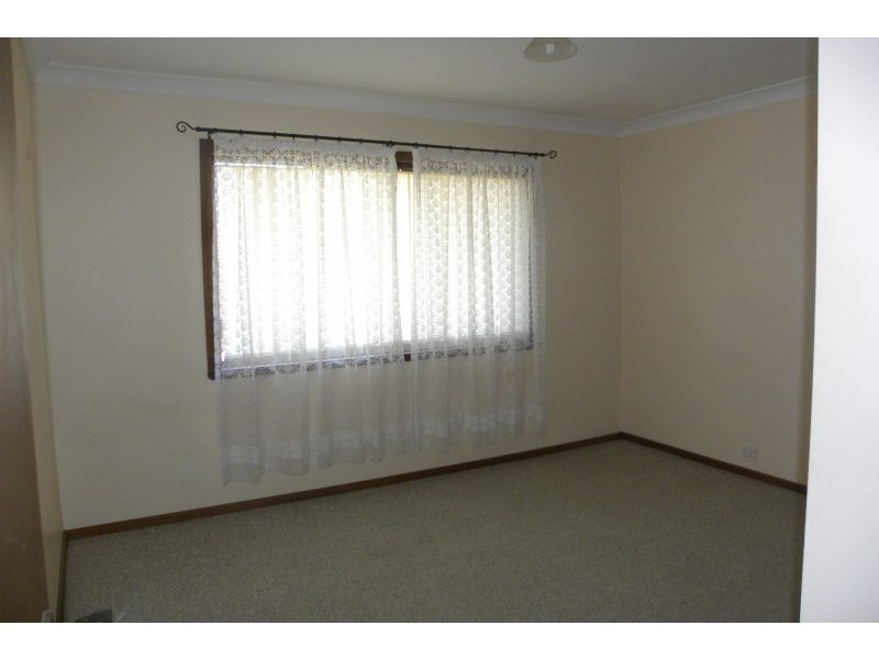 2/63 Nasmyth Street, Young NSW 2594