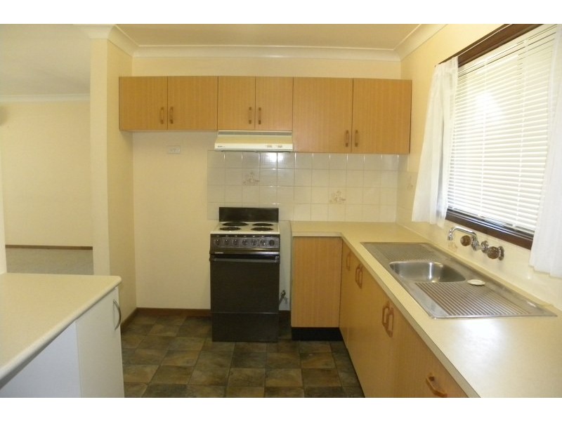 2/63 Nasmyth Street, Young NSW 2594