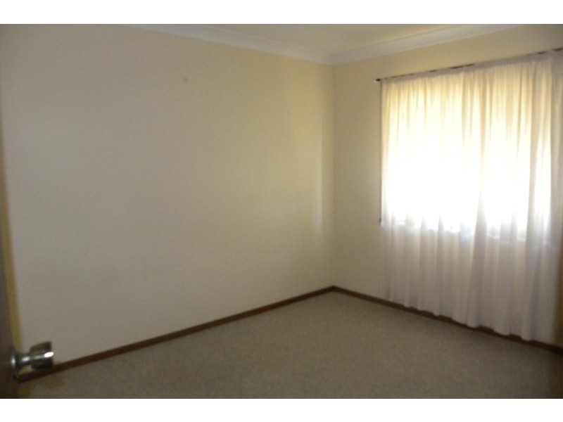 2/63 Nasmyth Street, Young NSW 2594